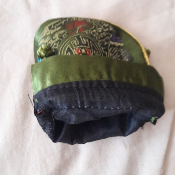 Satin drawstring pouch - Picture 4 of 4